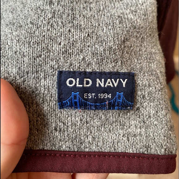 Old Navy Men’s Fleece Sweater - Picture 3 of 3